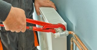 Установка радиаторов отопления в Губкине - цена, стоимость от 1050 руб., работа в доме и квартире